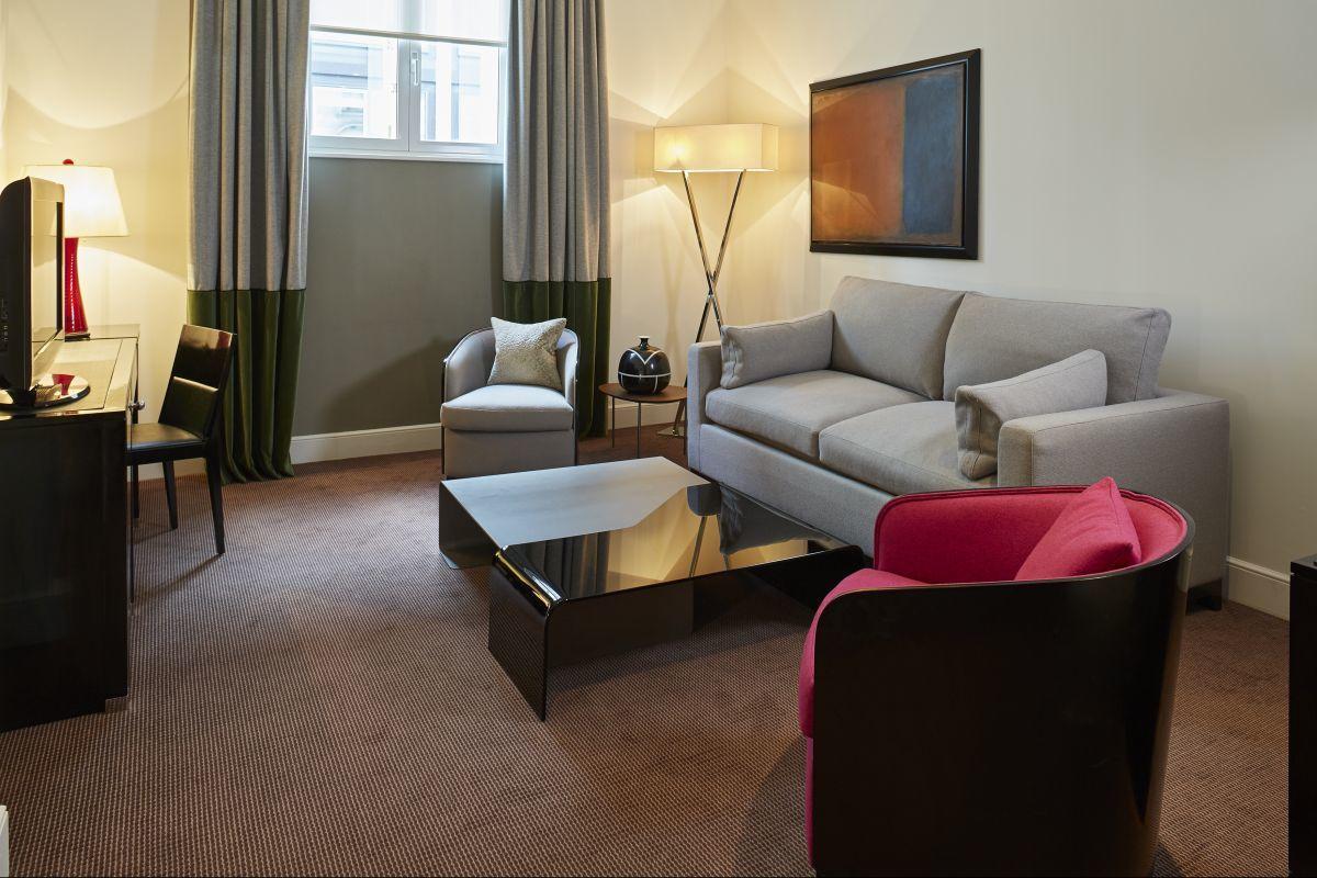 โซฟิเทล ลอนดอน เซนต์เจมส์ Hotel ภายนอก รูปภาพ A suite at the hotel