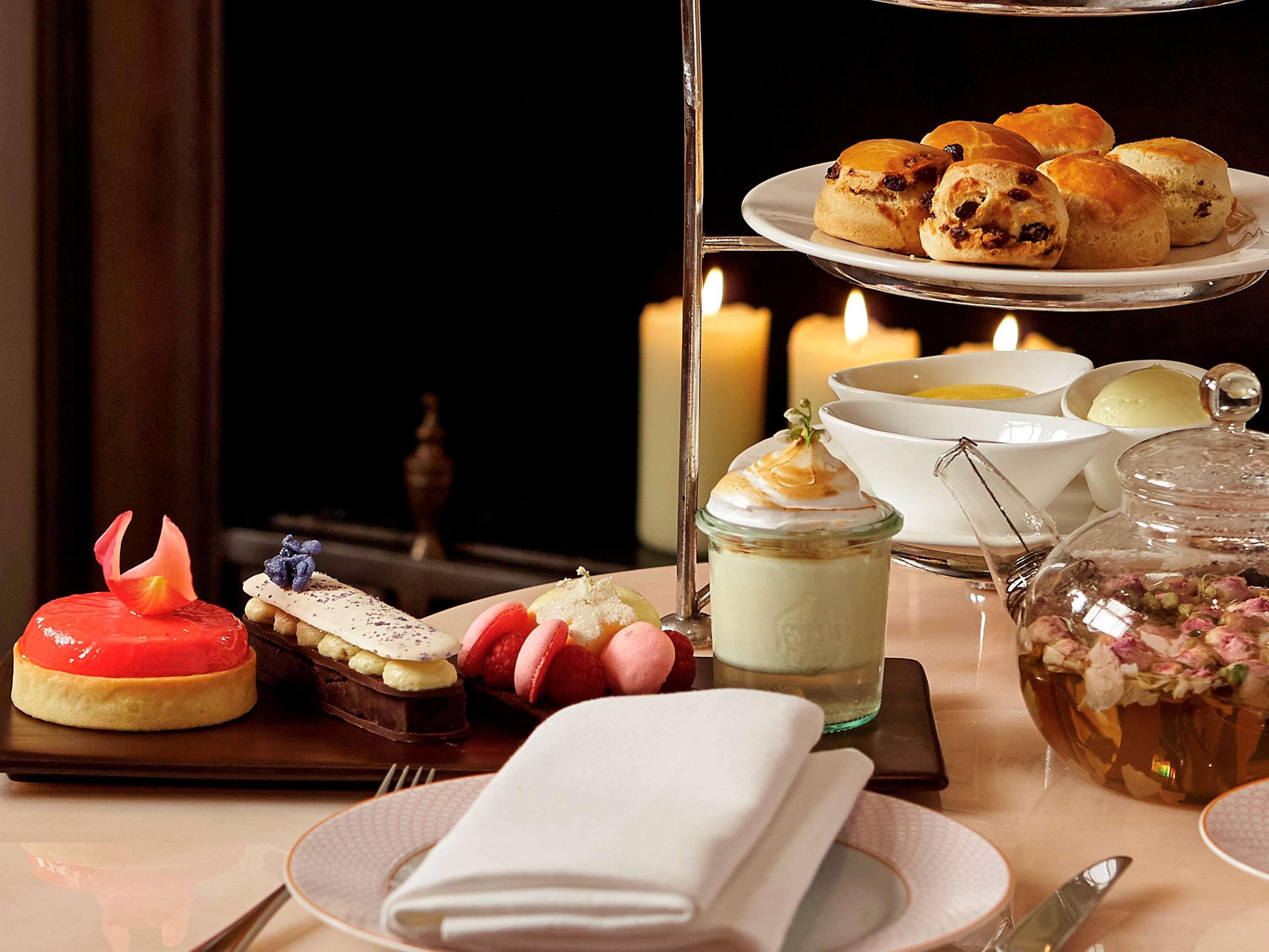 โซฟิเทล ลอนดอน เซนต์เจมส์ Hotel ภายนอก รูปภาพ Afternoon tea at the InterContinental London Park Lane