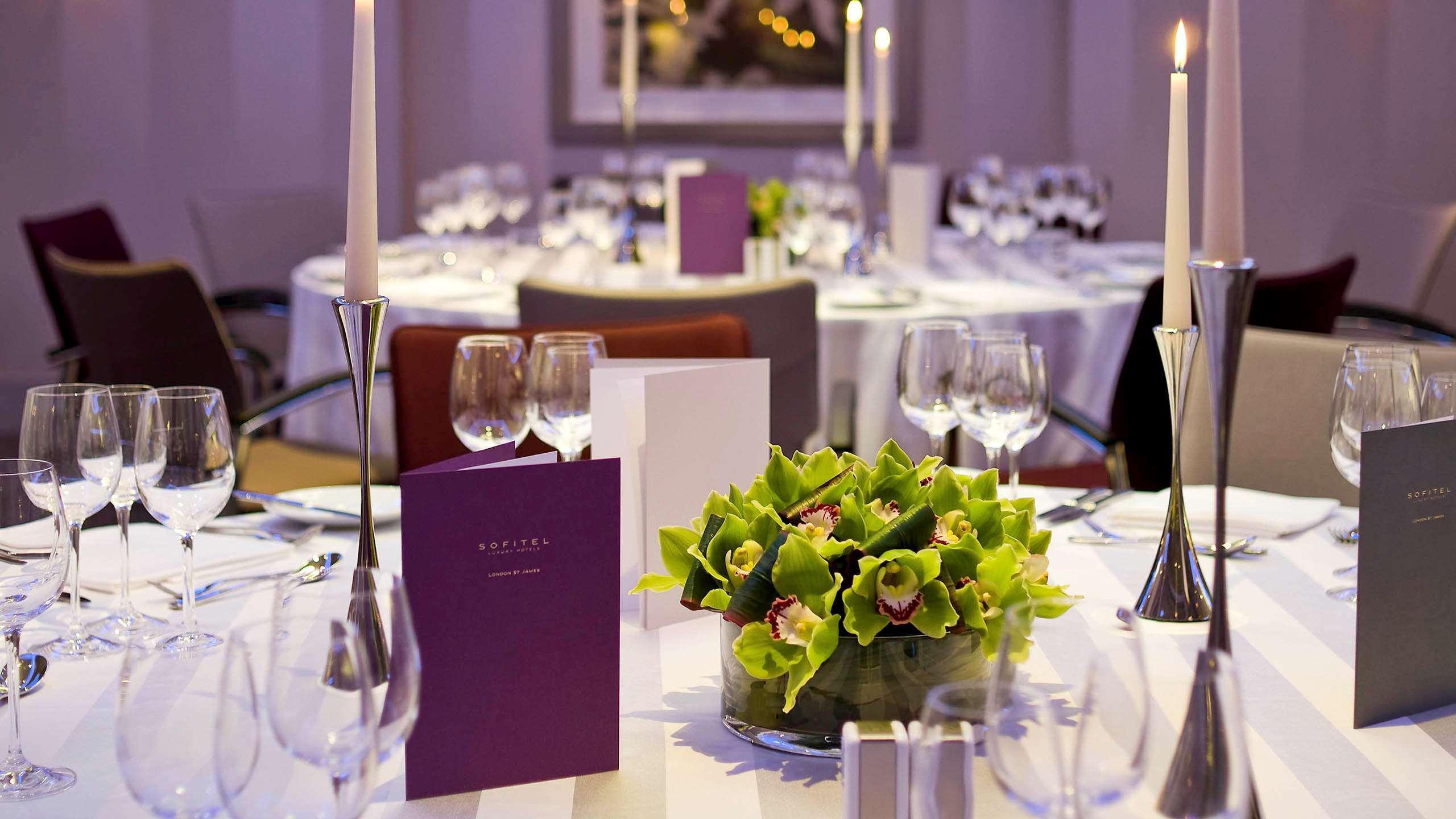 โซฟิเทล ลอนดอน เซนต์เจมส์ Hotel ภายนอก รูปภาพ The River Restaurant