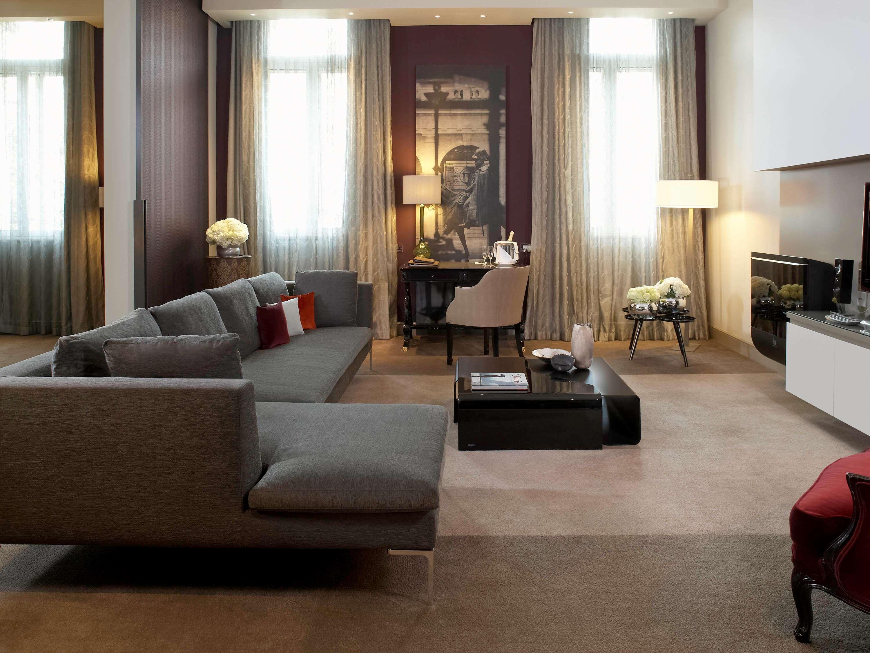 โซฟิเทล ลอนดอน เซนต์เจมส์ Hotel ภายนอก รูปภาพ A suite at the Mandarin Oriental, Paris