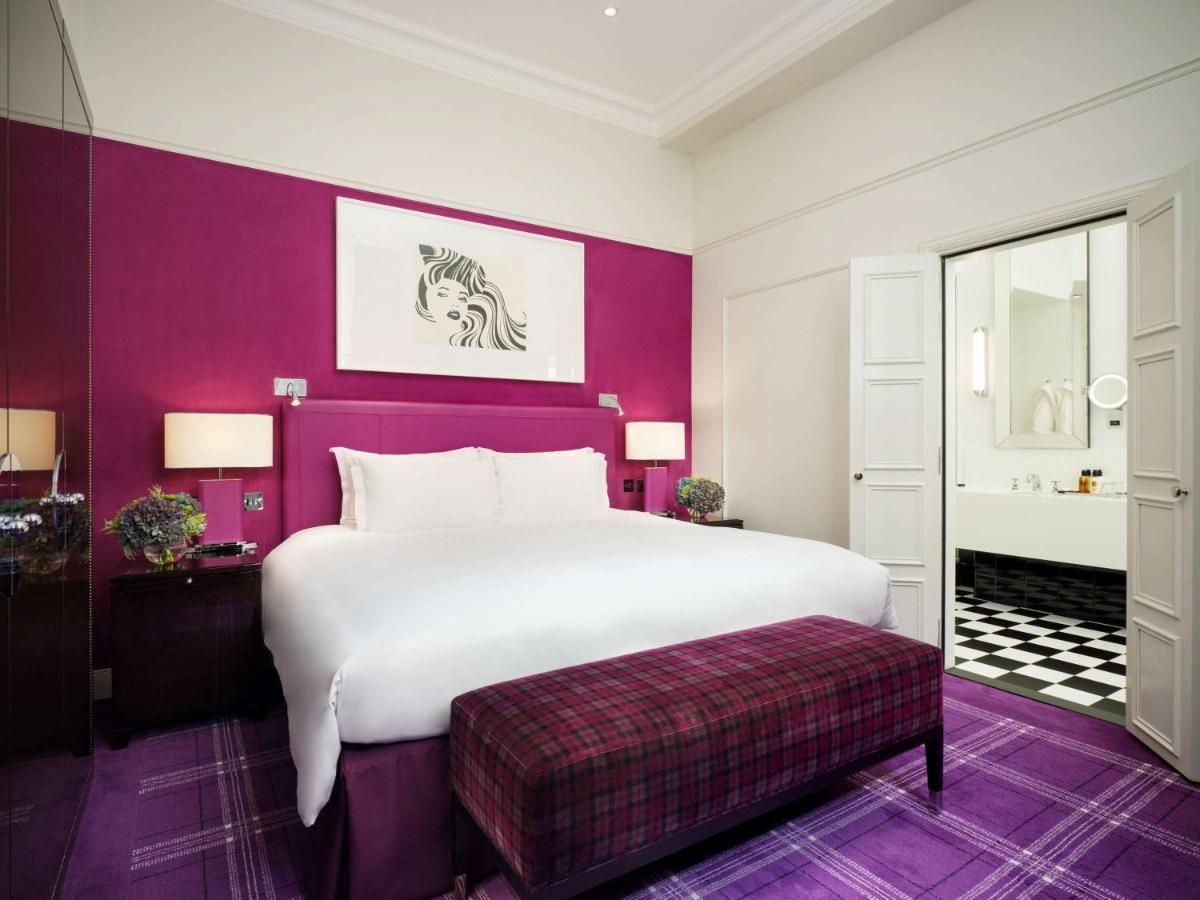 โซฟิเทล ลอนดอน เซนต์เจมส์ Hotel ภายนอก รูปภาพ A bedroom at The Standard, East Village