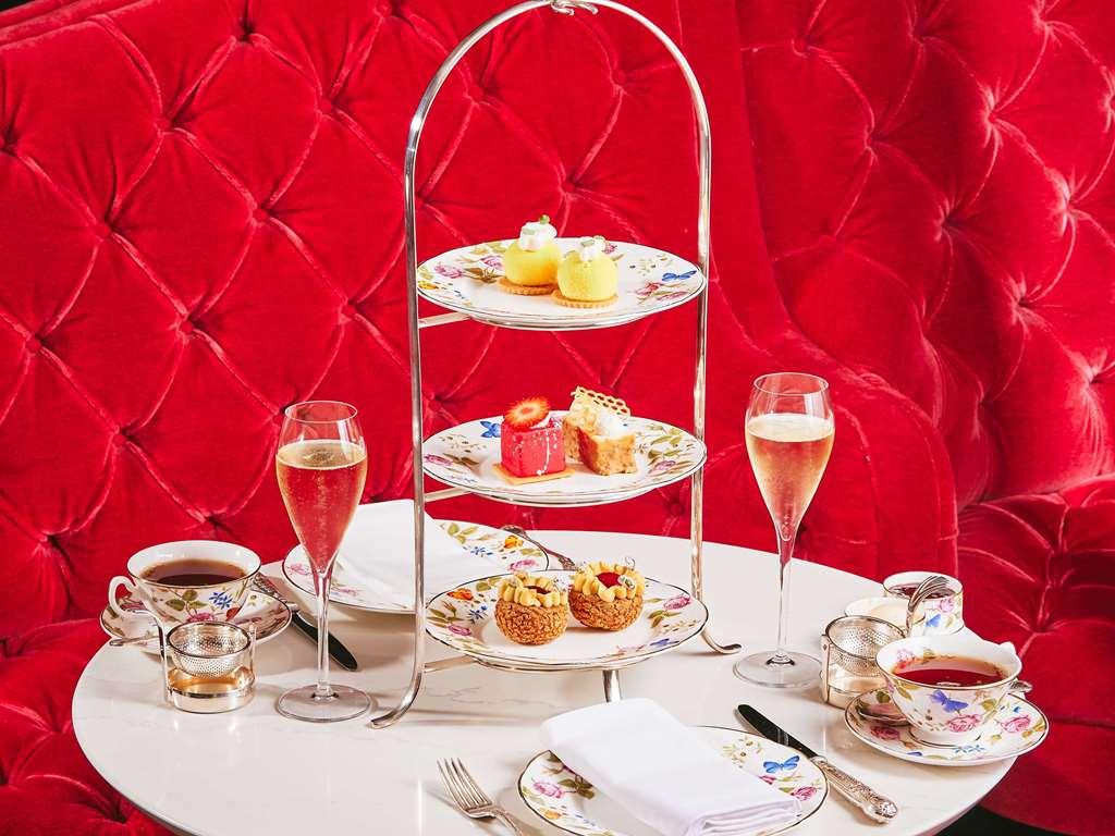 โซฟิเทล ลอนดอน เซนต์เจมส์ Hotel ภายนอก รูปภาพ Afternoon tea at the Ritz