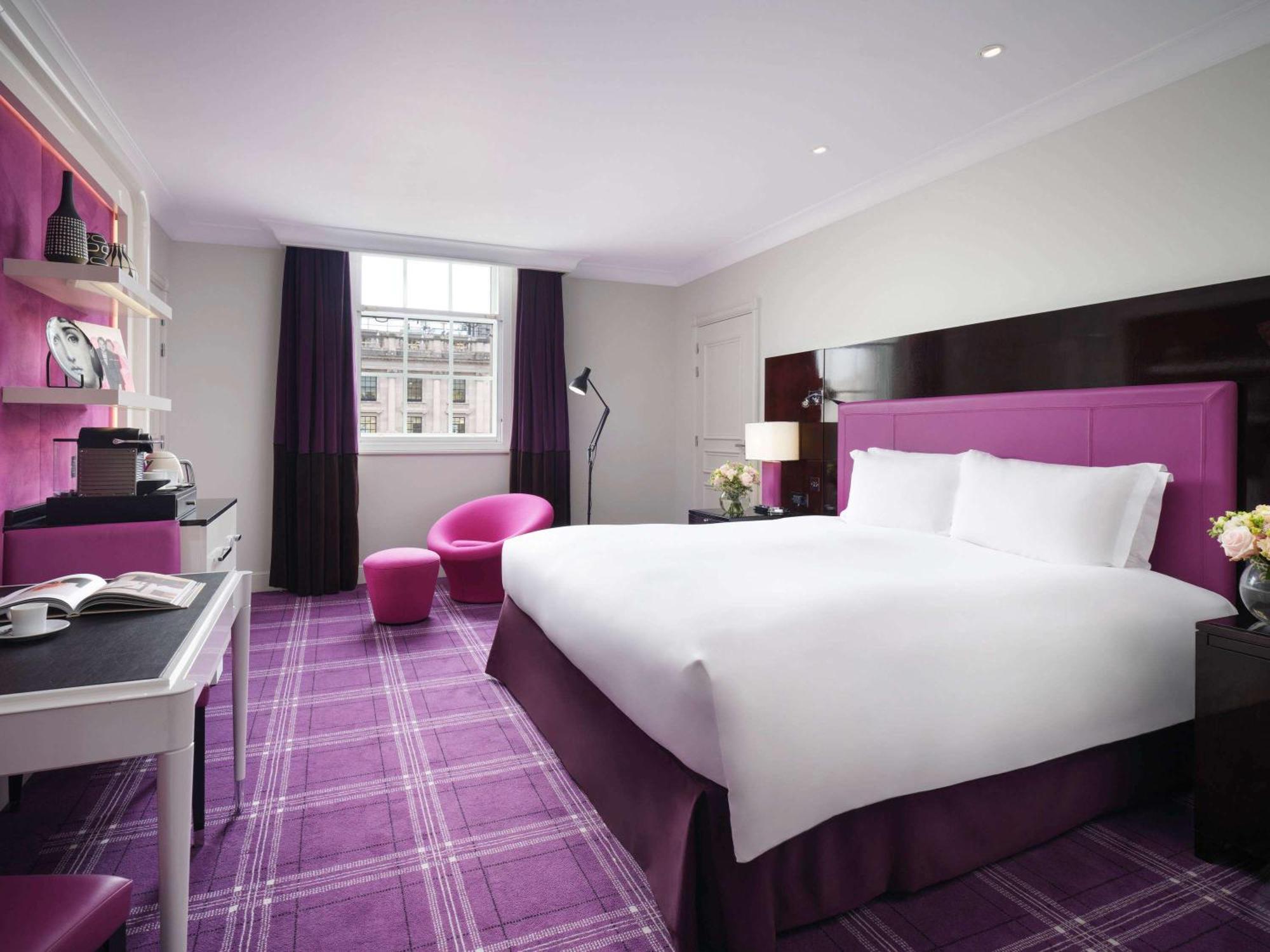 โซฟิเทล ลอนดอน เซนต์เจมส์ Hotel ภายนอก รูปภาพ A bedroom at the London W1