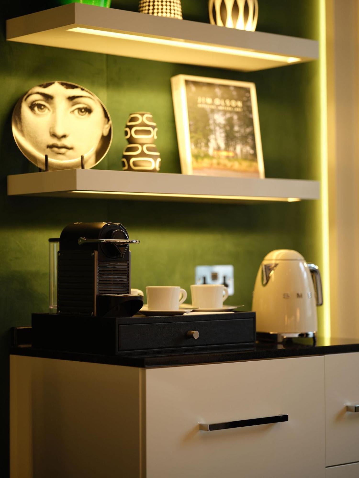 โซฟิเทล ลอนดอน เซนต์เจมส์ Hotel ห้อง รูปภาพ A Nespresso machine