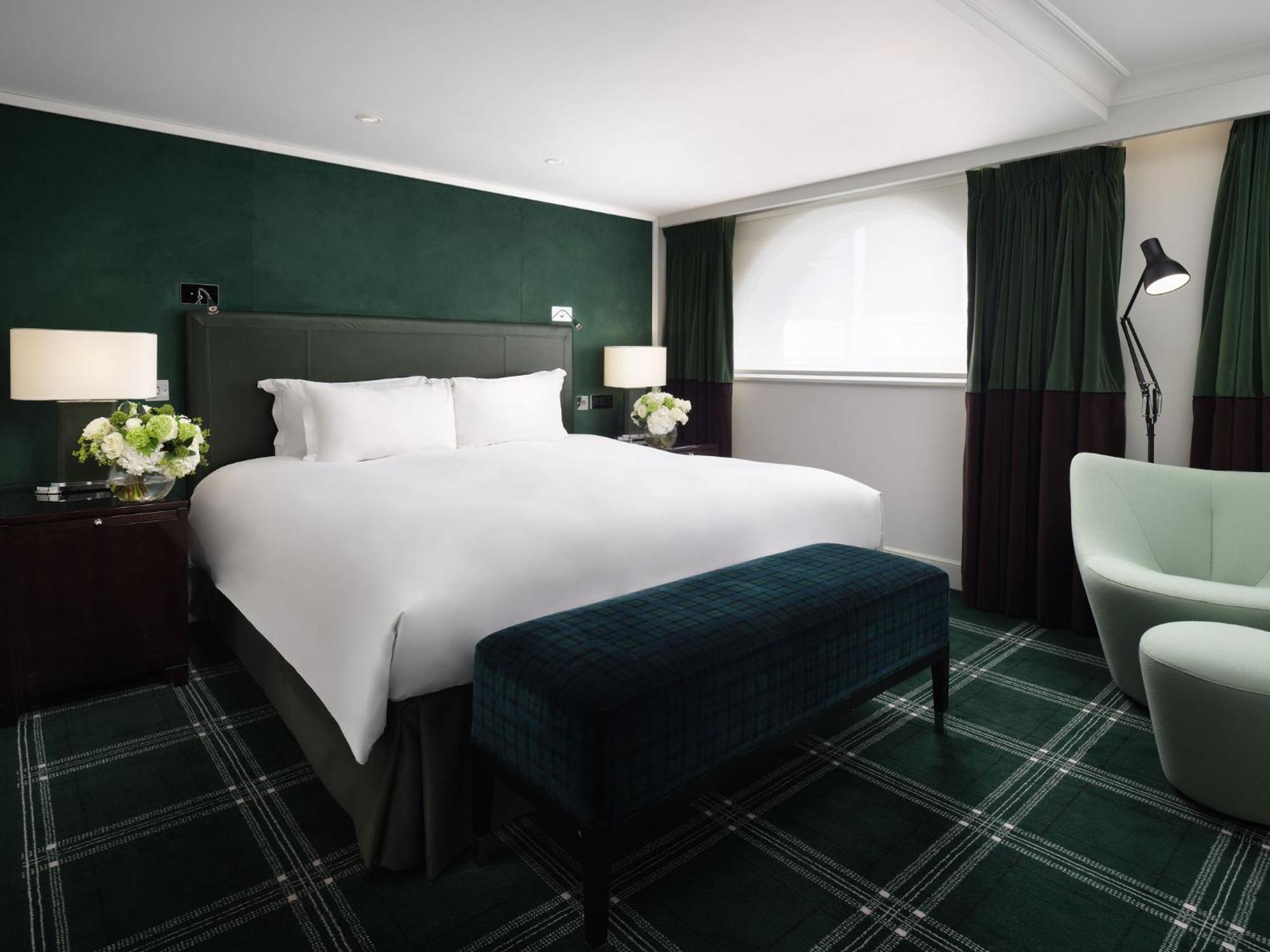 โซฟิเทล ลอนดอน เซนต์เจมส์ Hotel ห้อง รูปภาพ A bedroom at The Stafford London