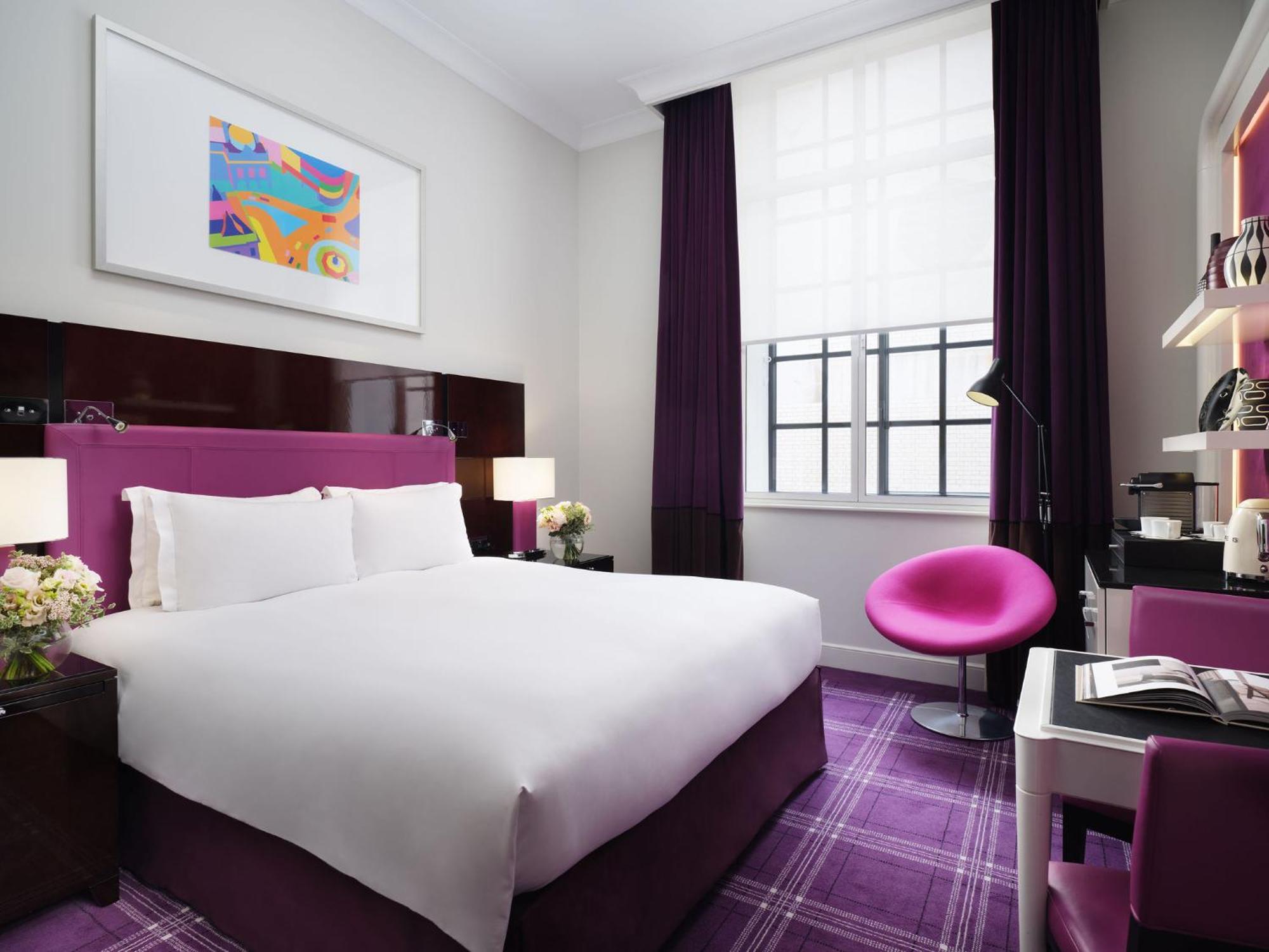 โซฟิเทล ลอนดอน เซนต์เจมส์ Hotel ห้อง รูปภาพ A bedroom at the London W1